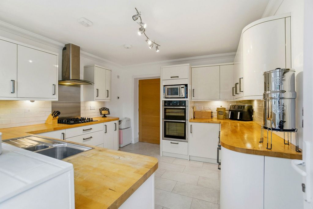 Property photo 3 of 29