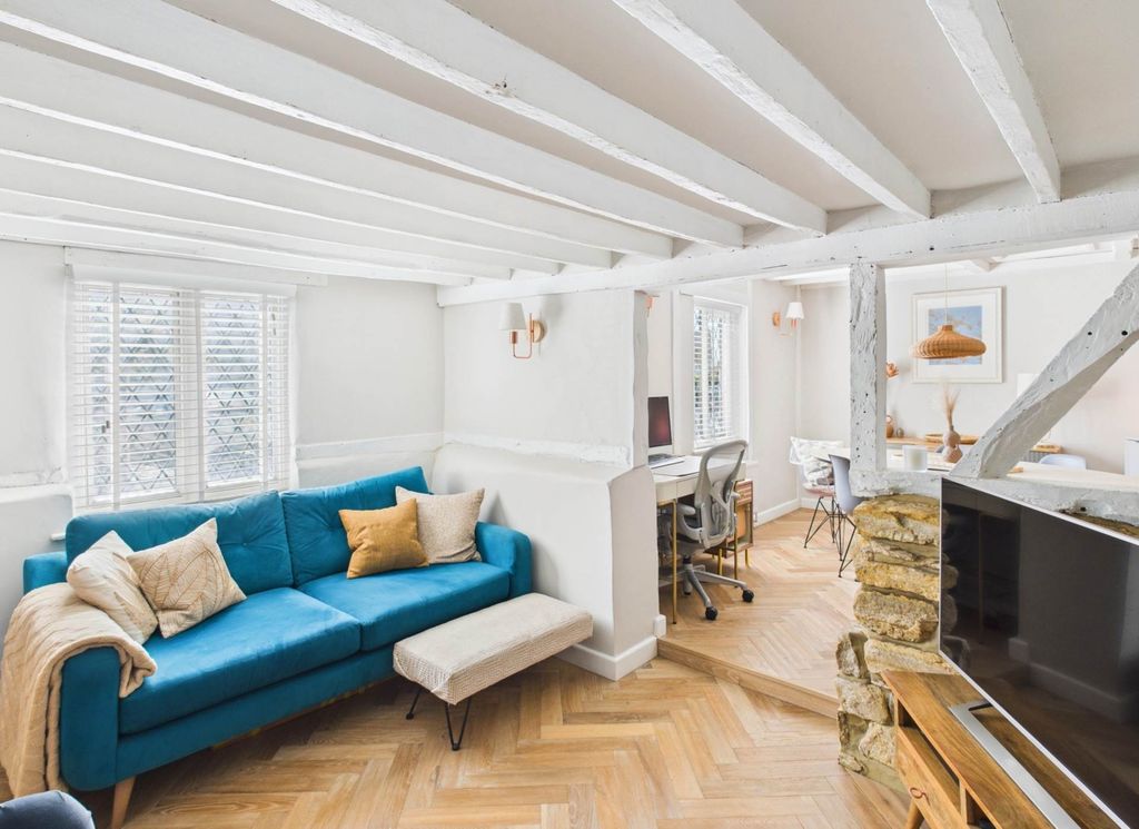 Property photo 2 of 35