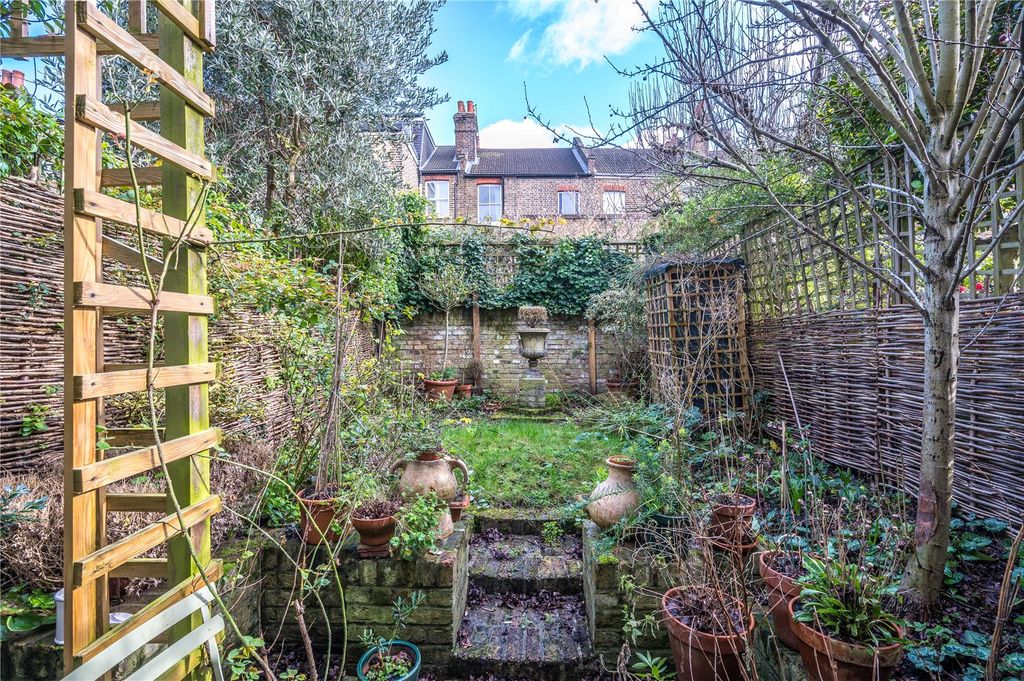 Property photo 3 of 15 Garden