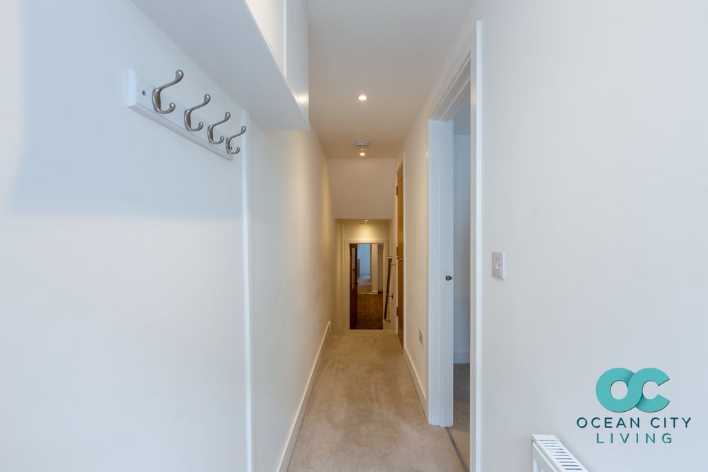 Property photo 2 of 19 Hallway