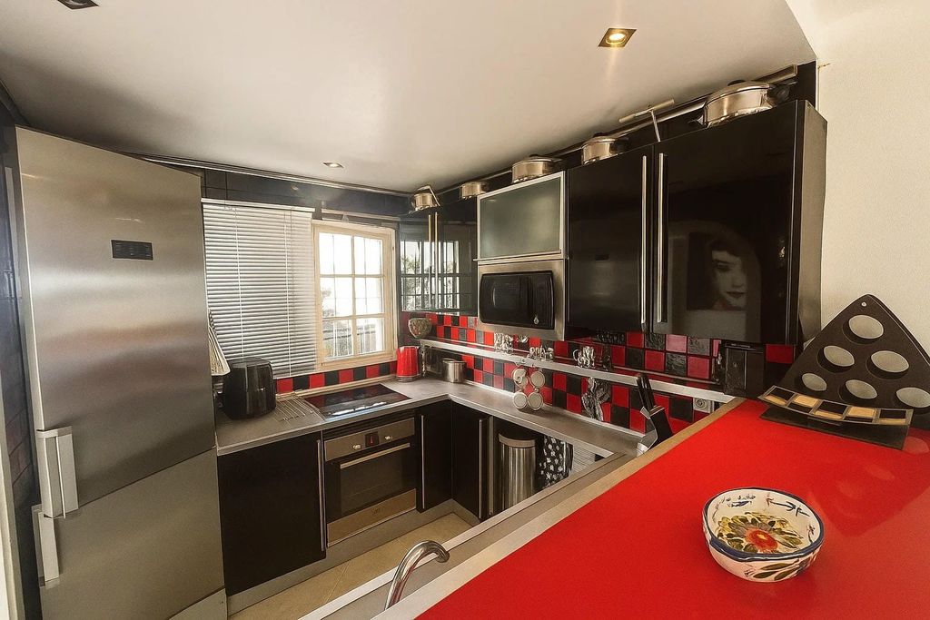 Property photo 3 of 12