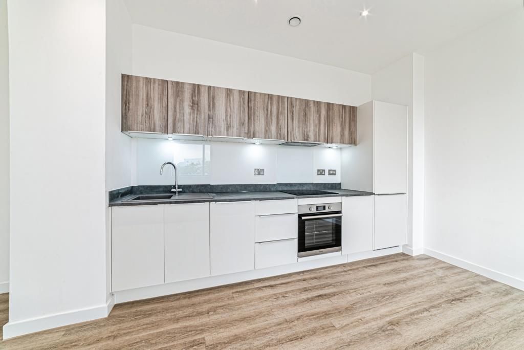 Property photo 2 of 18 Kitchen
