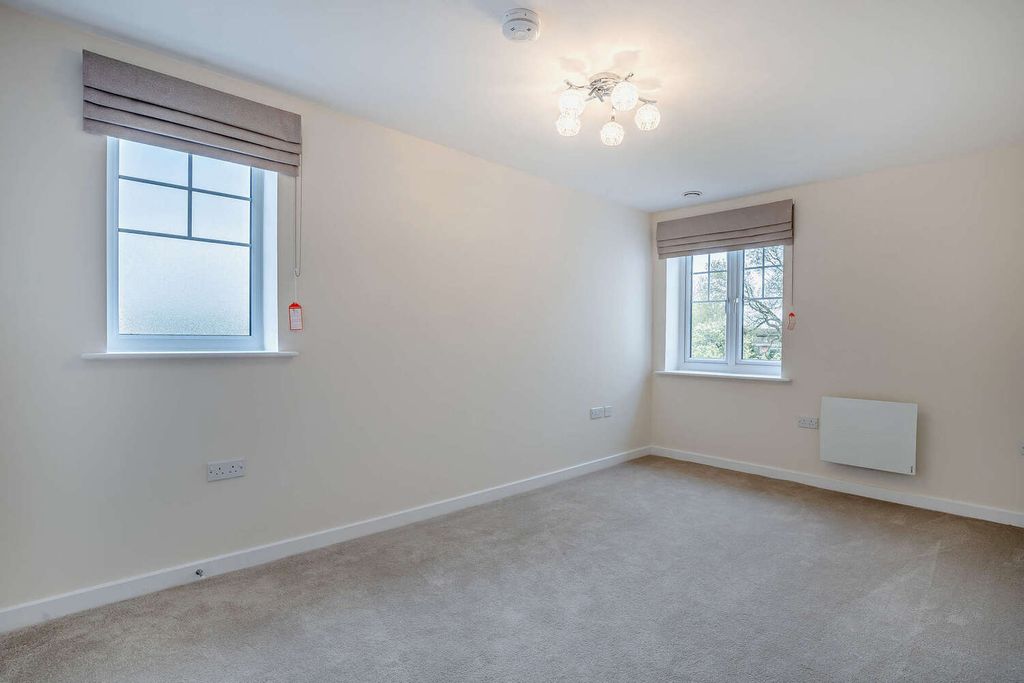 Property photo 2 of 12 Bedroom