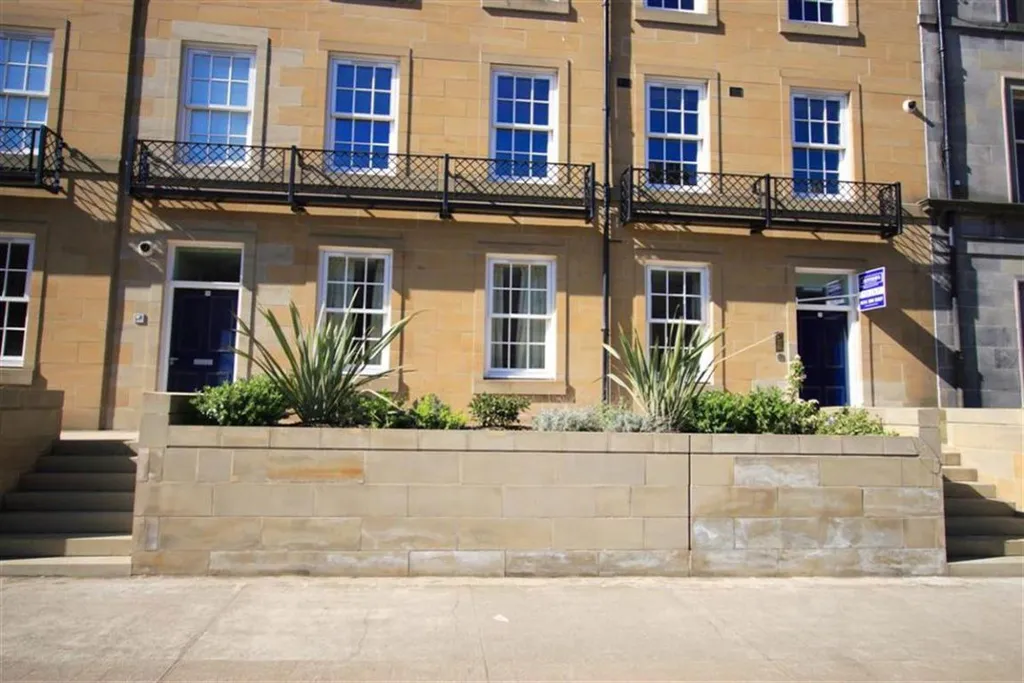 Apartment in Edinburgh, Leith Central - View 3