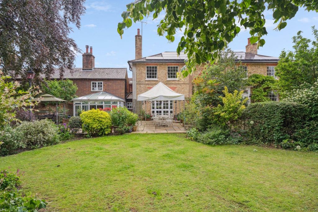 Property photo 2 of 47