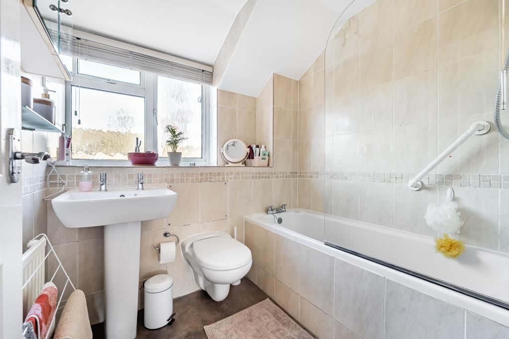 Property photo 3 of 8 Bathroom