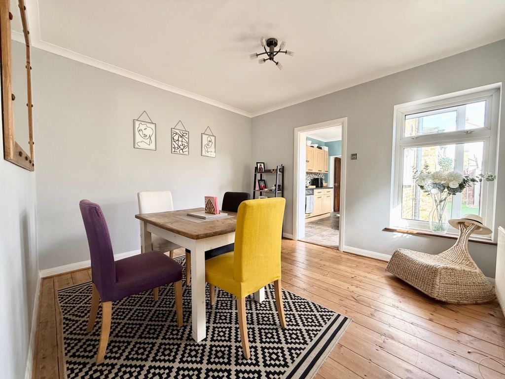 Property photo 3 of 9 Dining