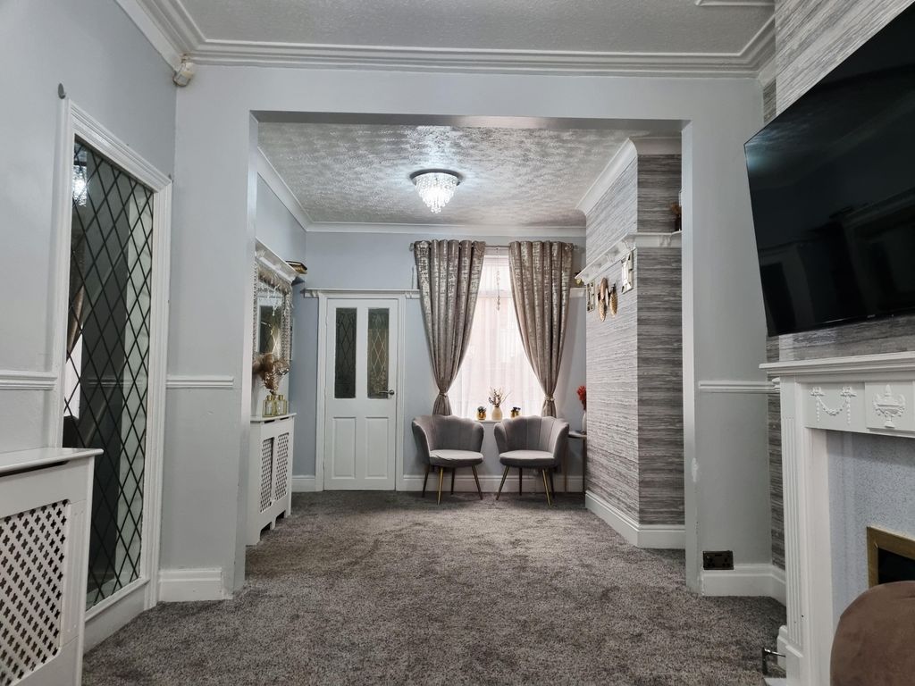 Property photo 3 of 11 Dining Room