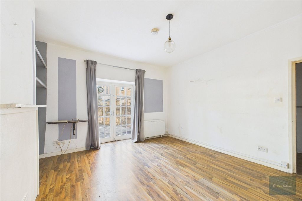 Property photo 3 of 7 Picture No. 06