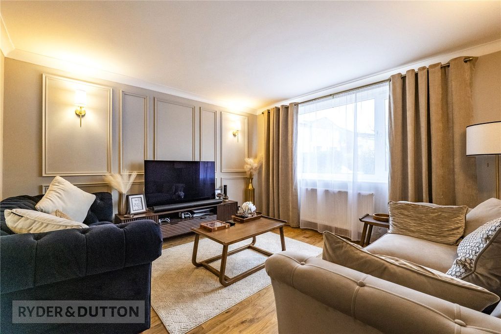 Property photo 3 of 21 Living Room