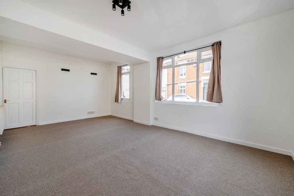 Property photo 3 of 14 1450015-12-69E8d5Be035F9.Jpg