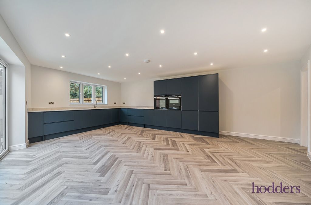 Property photo 2 of 21 0714Da2F-5E6B-4F6...