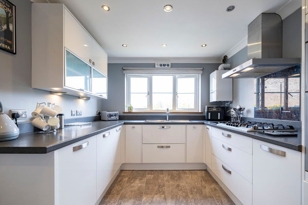 Property photo 3 of 33 Kitchen