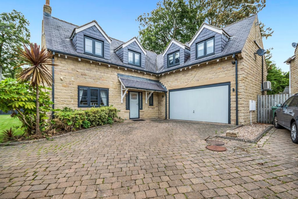 Property photo 1 of 32