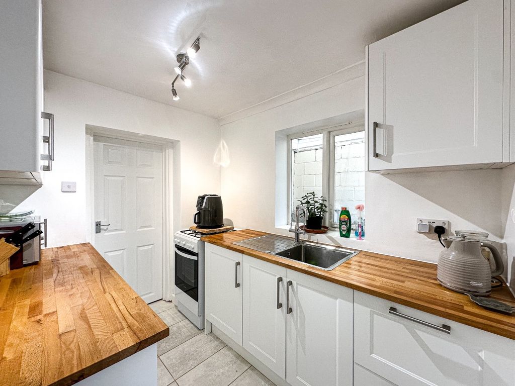 Property photo 3 of 16 4518039