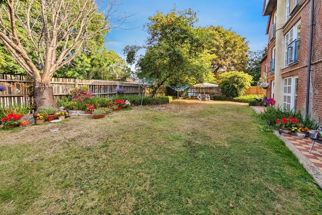 Property photo 2 of 6 (Main)