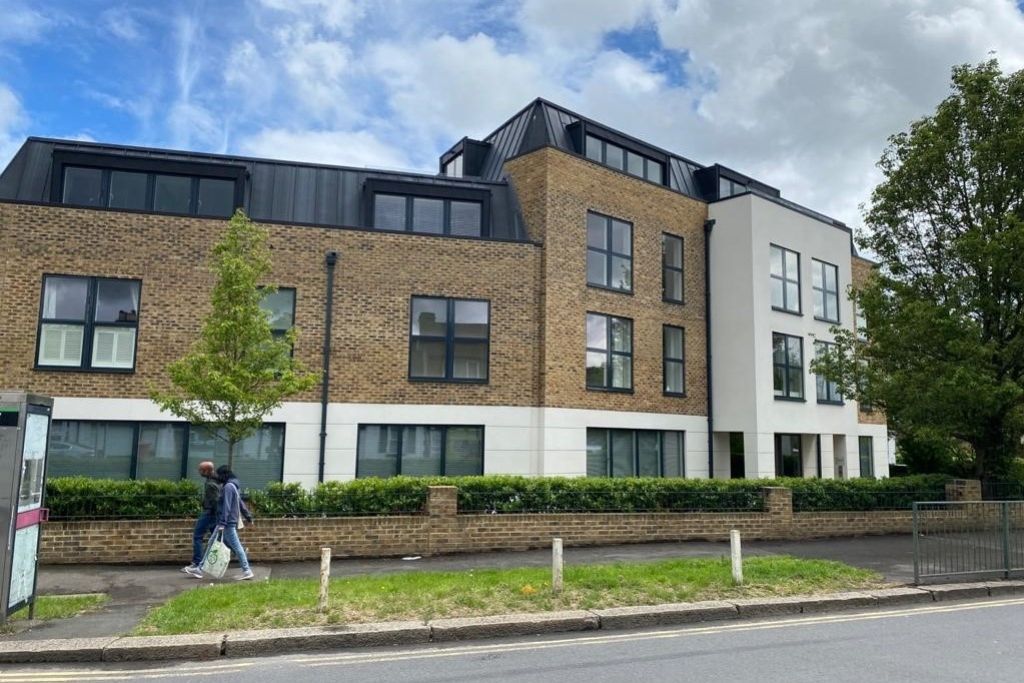Property photo 1 of 7 Flat One One High Street Front