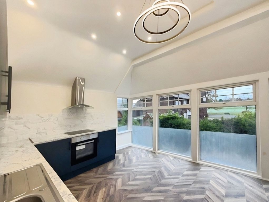 Property photo 3 of 9 Eb6Df246-Kitchen 203