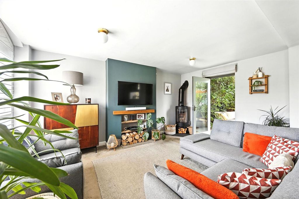 Property photo 3 of 33 Living Room 03.Jpg