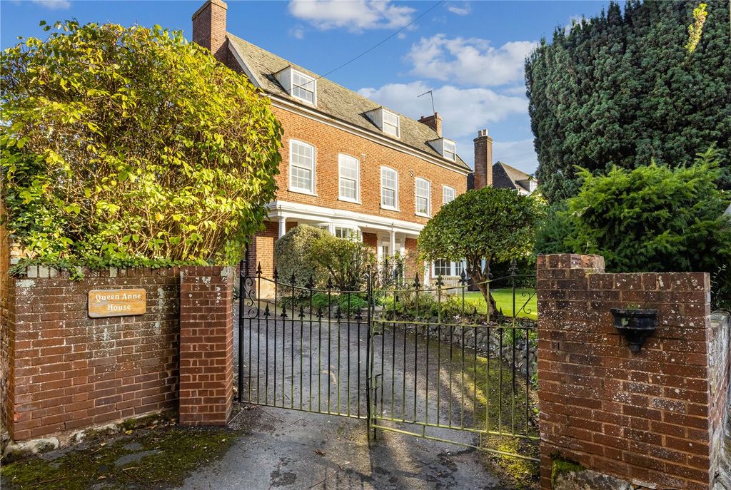 Property photo 1 of 19 Queen Anne House