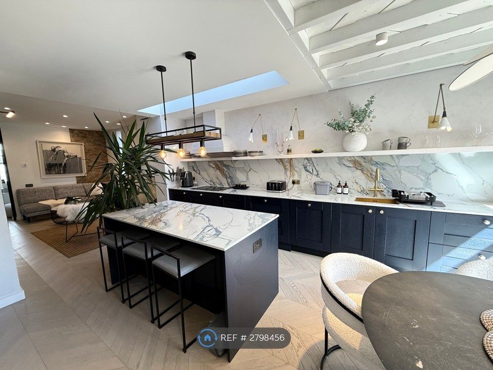 Property photo 3 of 28