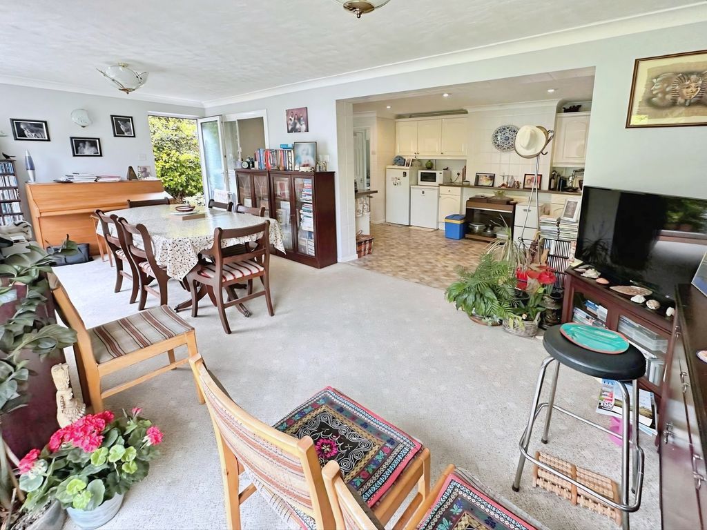 Property photo 3 of 19 Toppesfield Avenue