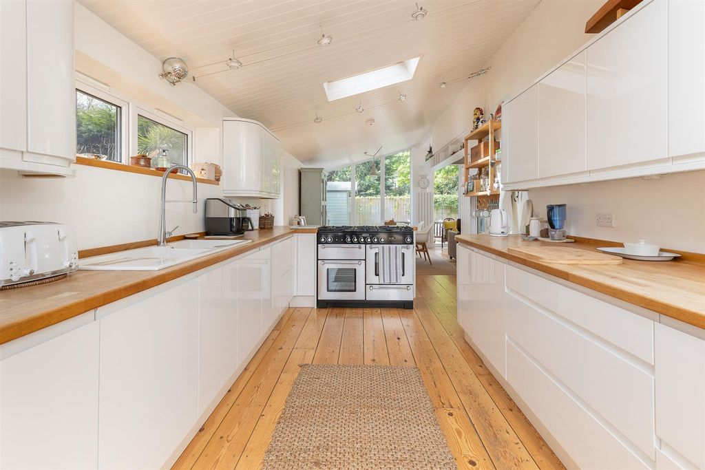 Property photo 2 of 31 11.Jpg