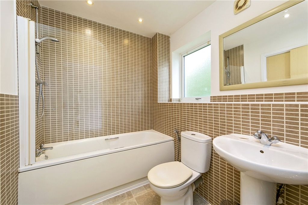 Property photo 3 of 13 Bathroom
