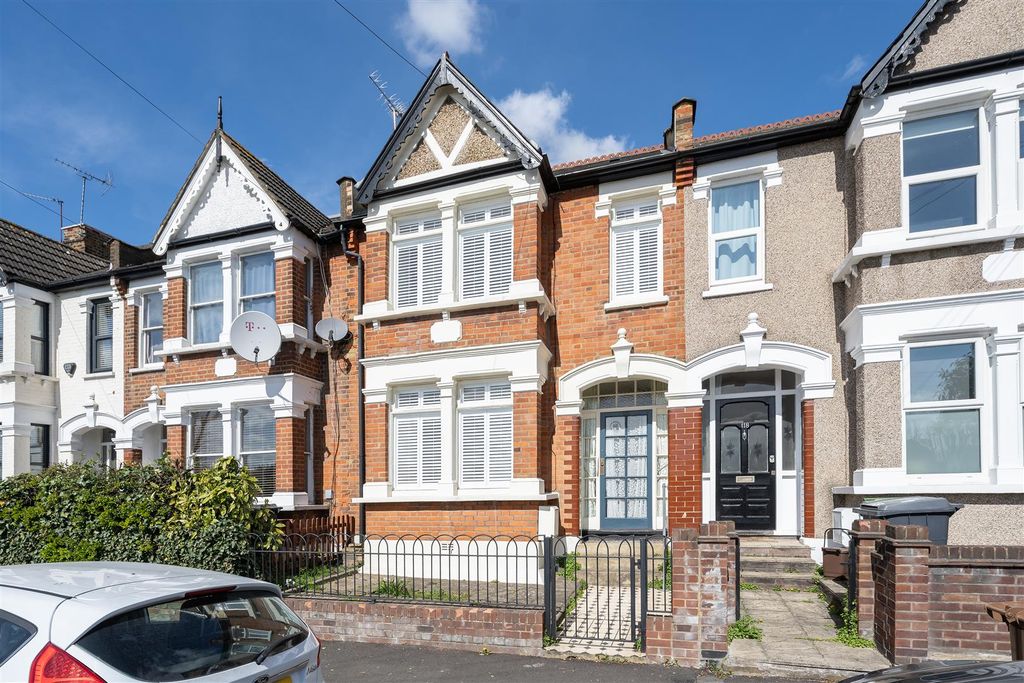 Property photo 1 of 21 Selwyn Avenue, E4