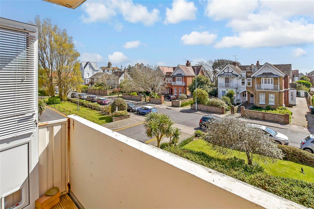 Property photo 2 of 10 Balcony / Terrace