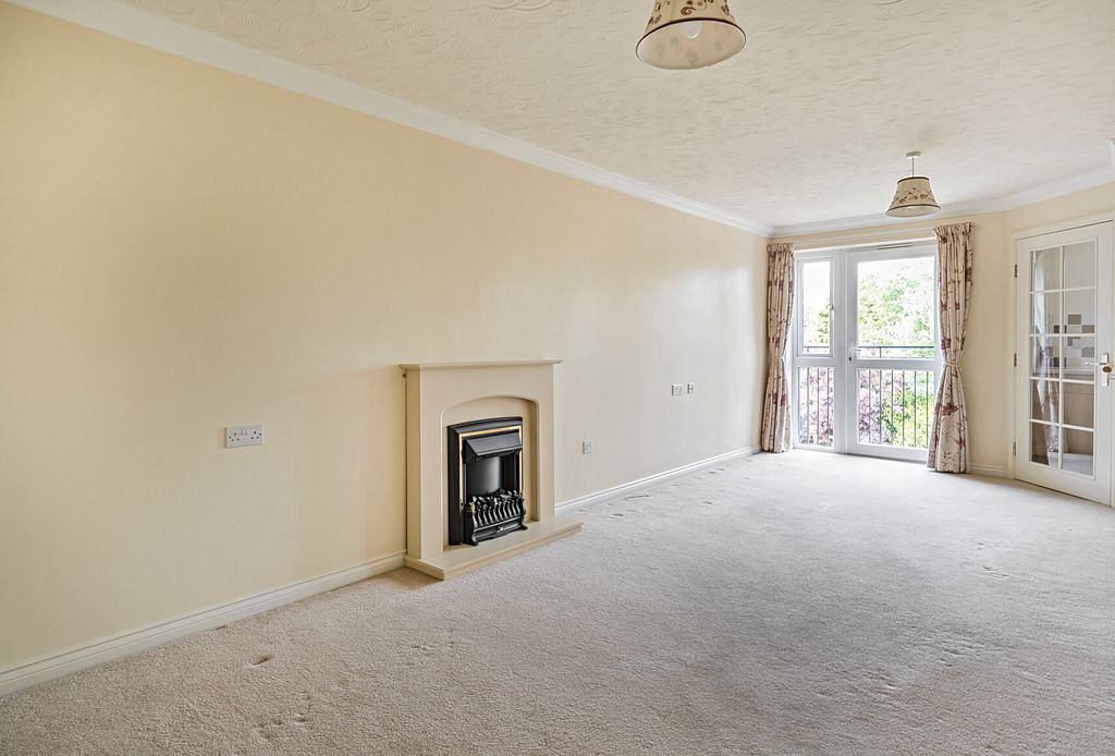 Property photo 3 of 14 1294721-5-682B098...