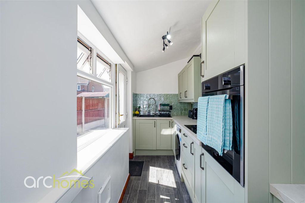 Property photo 3 of 16 Ladies-5.Jpg