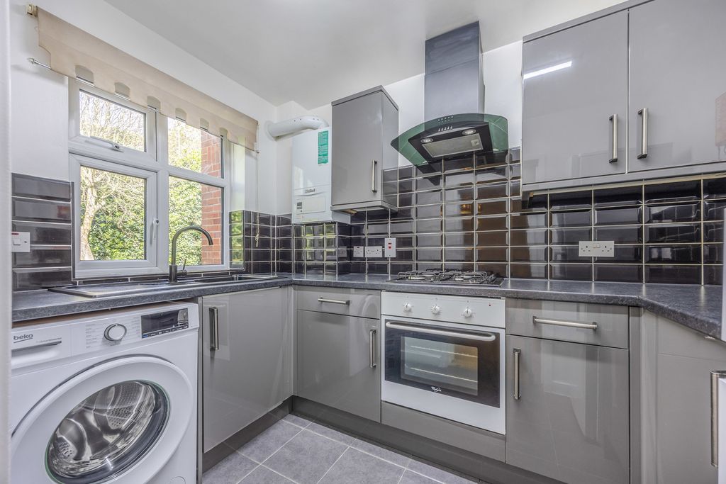 Property photo 3 of 19 Kitchen