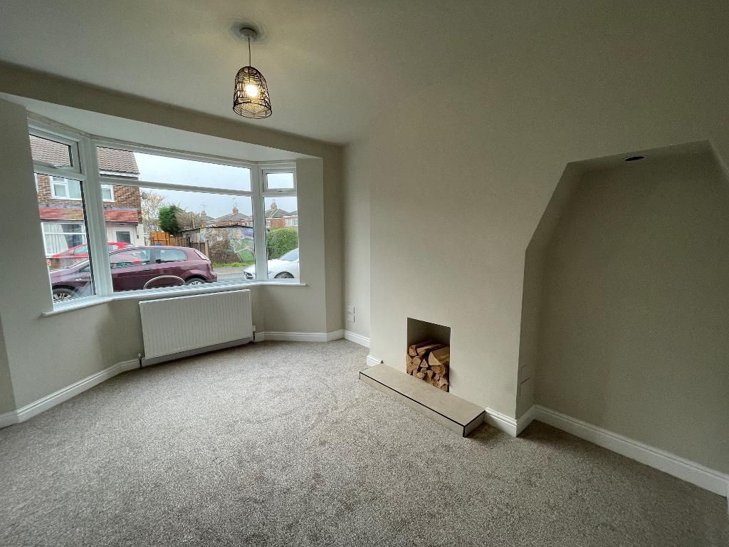 Property photo 3 of 13 Lounge