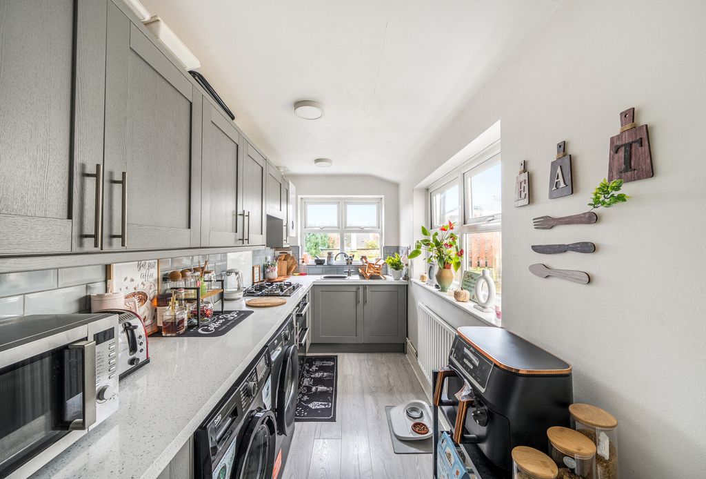 Property photo 1 of 21 1387633-17-693Fd8...