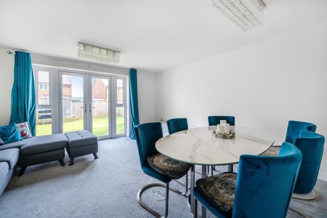 Property photo 3 of 11 Dining Area