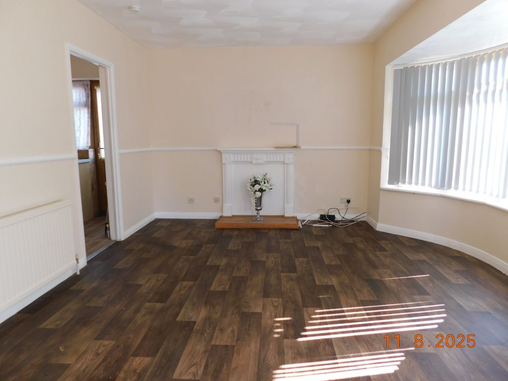 Property photo 2 of 8 Lounge