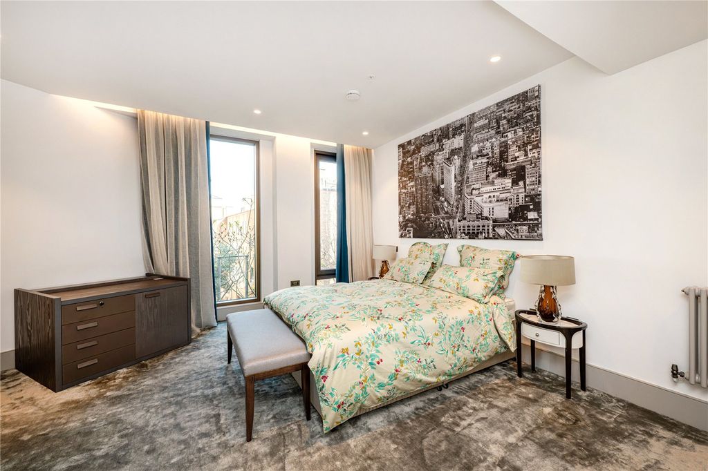 Property photo 3 of 13 Principal Bedroom