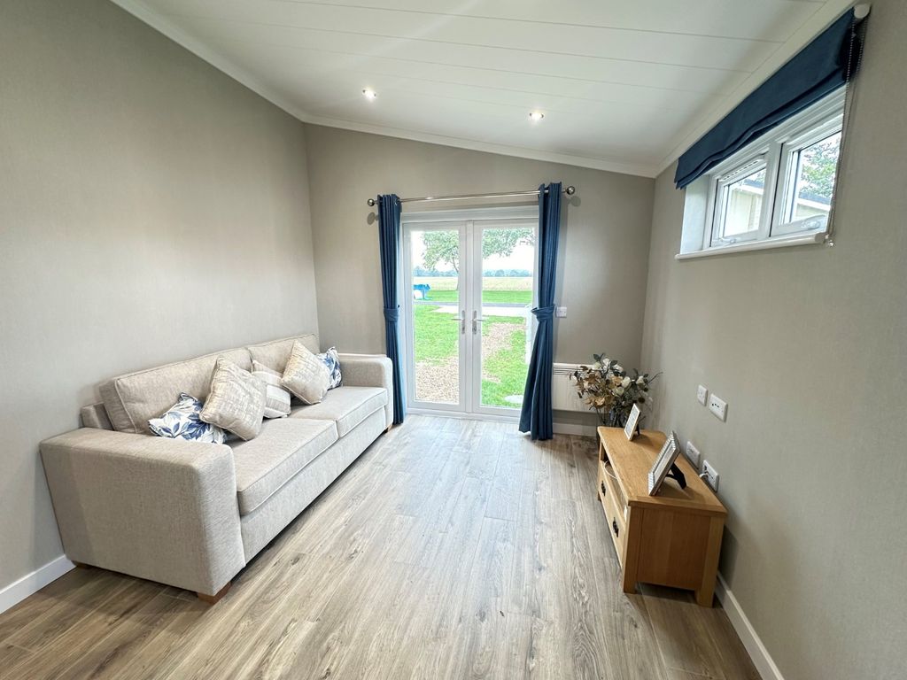 Property photo 3 of 8 3645393