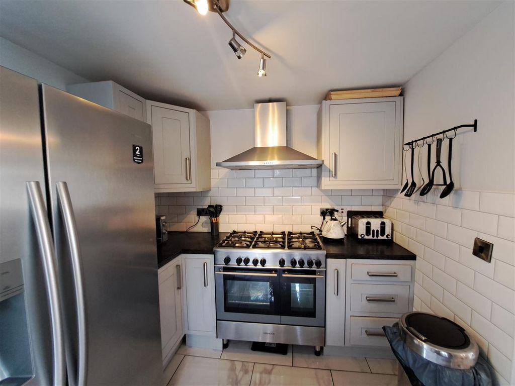 Property photo 3 of 20 1000009996.Jpg