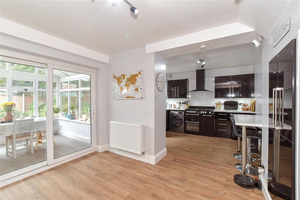 Property photo 2 of 17 Kitchen
