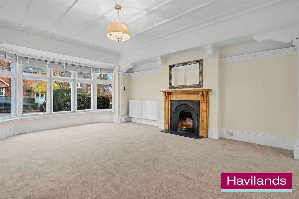 Property photo 2 of 23 2 Old Park Ridings N21 2EU-6.Jpg