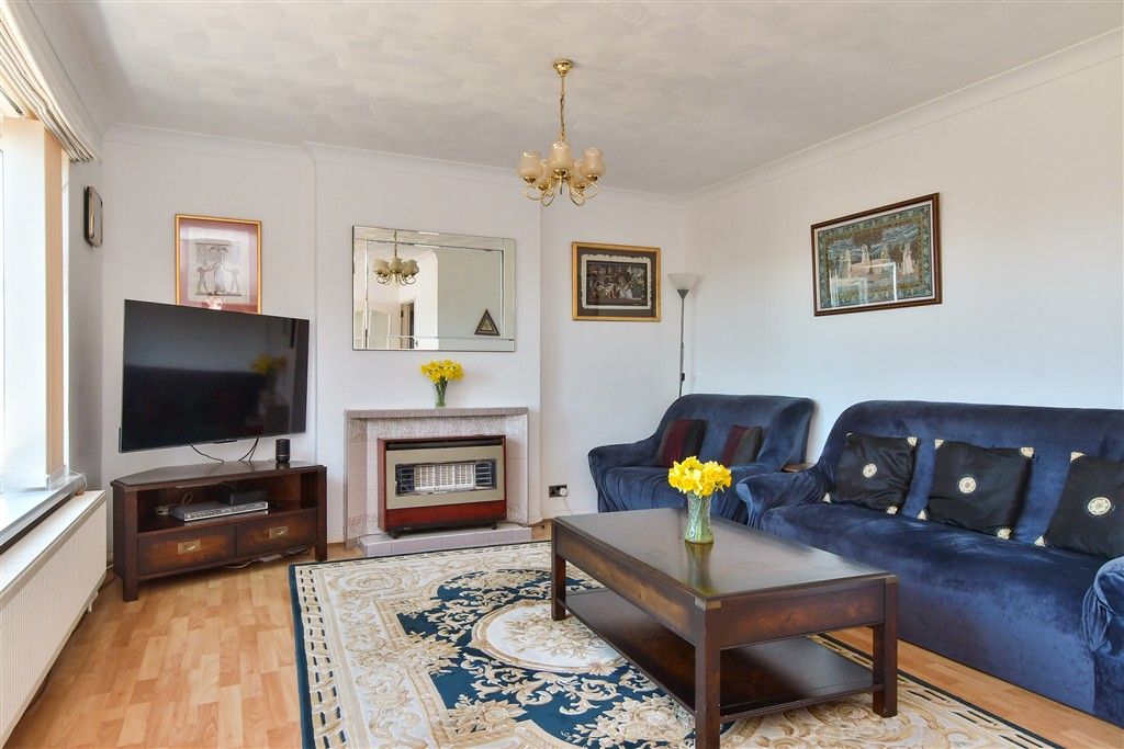 Property photo 2 of 11 Lounge