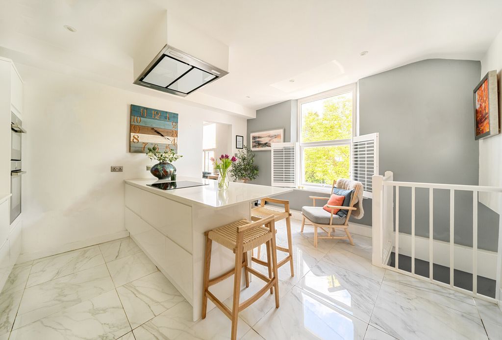 Property photo 2 of 14 1447575-1-69E64Ff...