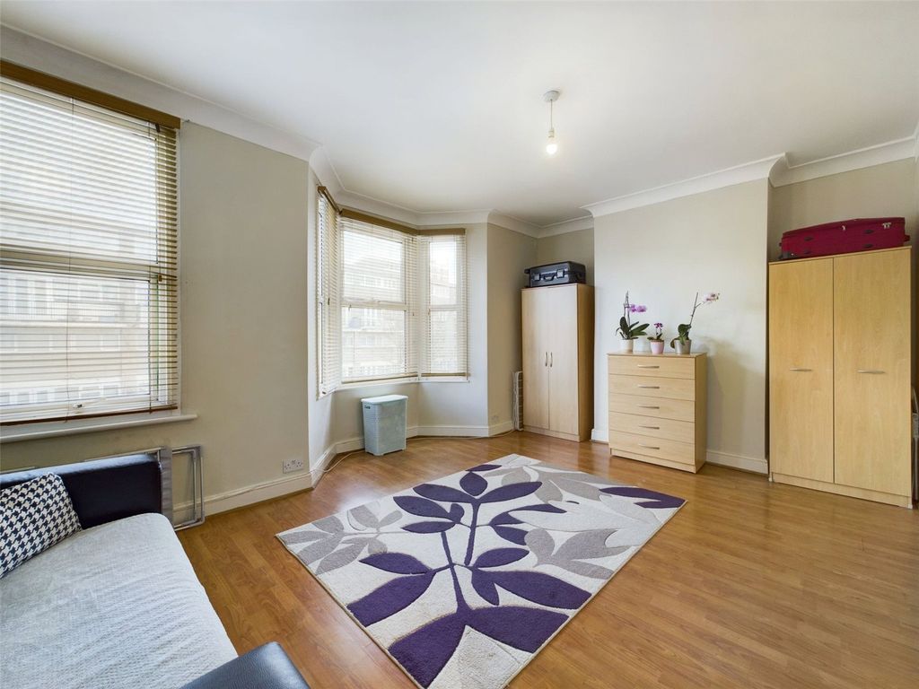 Property photo 3 of 10 Picture No. 27