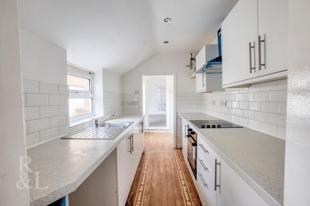 Property photo 3 of 23 75 Lansdowne Road (10).Jpg