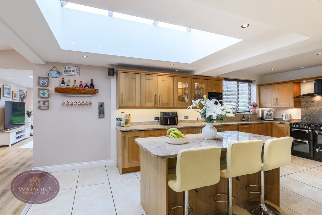 Property photo 3 of 39