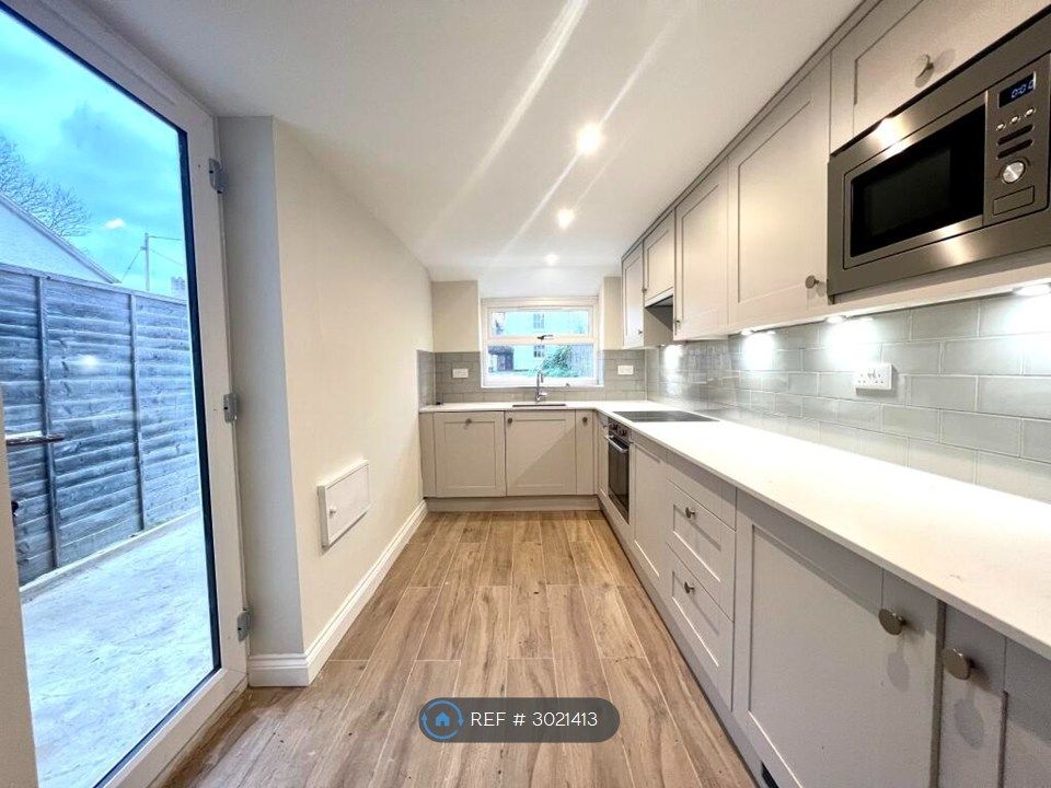Property photo 1 of 9 Kitchen
