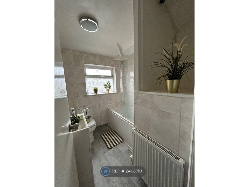 Property photo 3 of 6 Bathroom