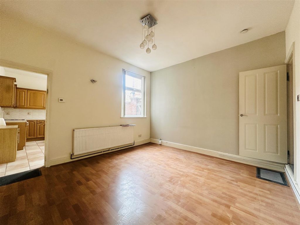 Property photo 3 of 10 Sitting Room